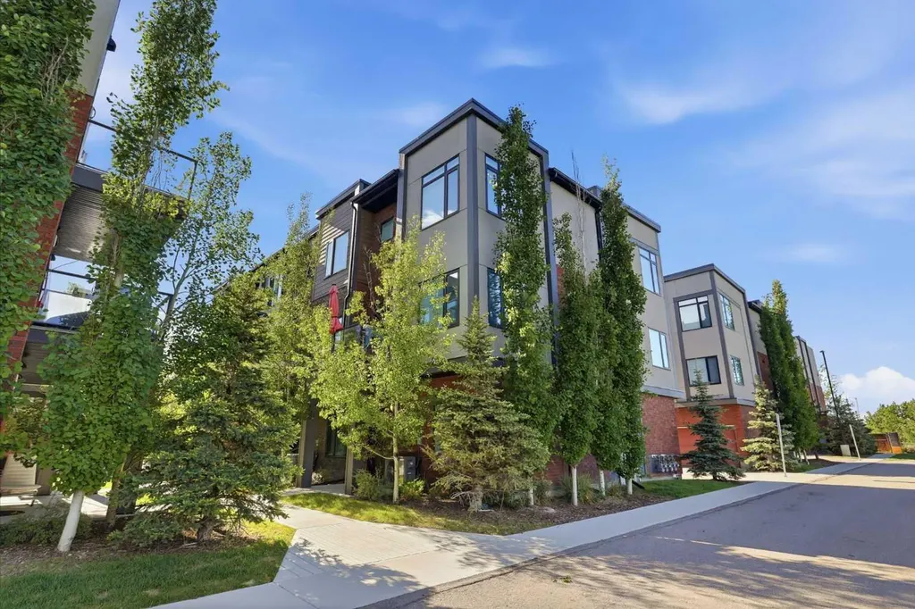 808 Greenbriar Common NW Calgary AB T3B6J2