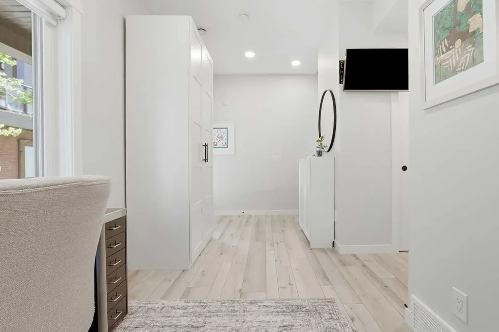 808 Greenbriar Common NW Calgary AB T3B6J2