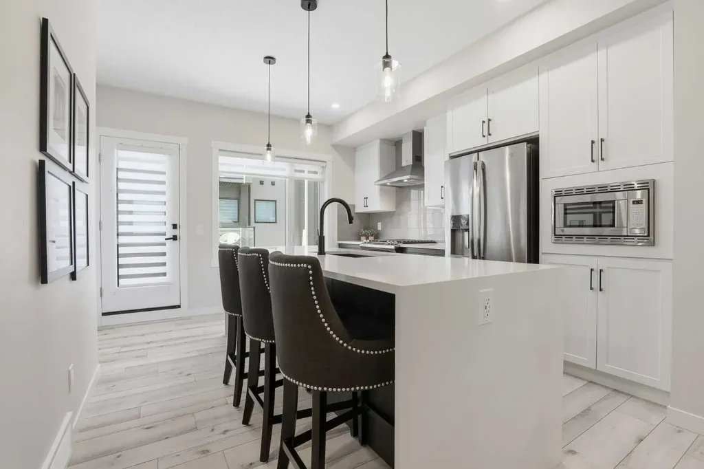 808 Greenbriar Common NW Calgary AB T3B6J2