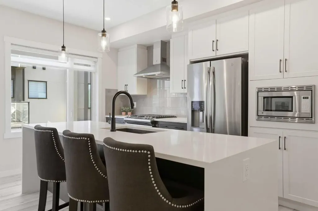 808 Greenbriar Common NW Calgary AB T3B6J2