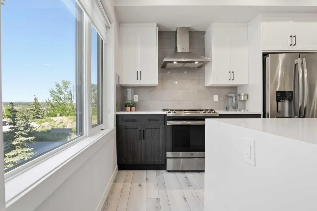 808 Greenbriar Common NW Calgary AB T3B6J2