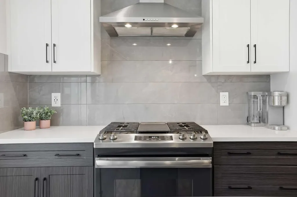 808 Greenbriar Common NW Calgary AB T3B6J2