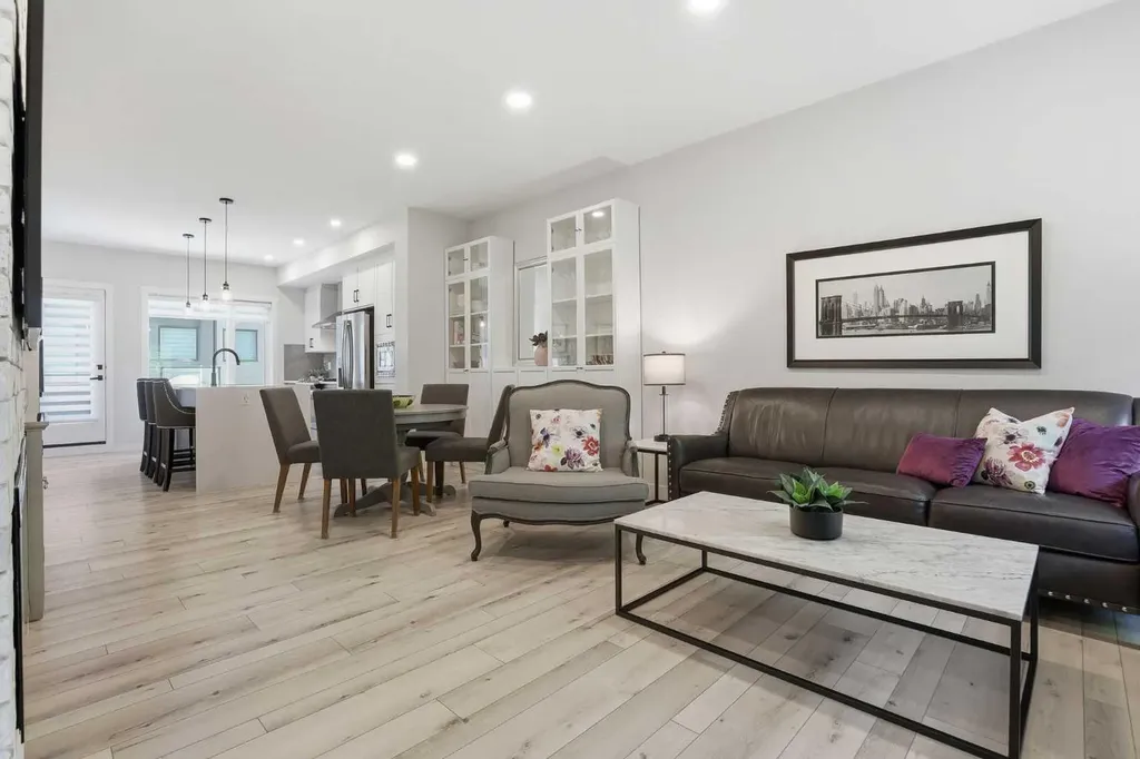 808 Greenbriar Common NW Calgary AB T3B6J2