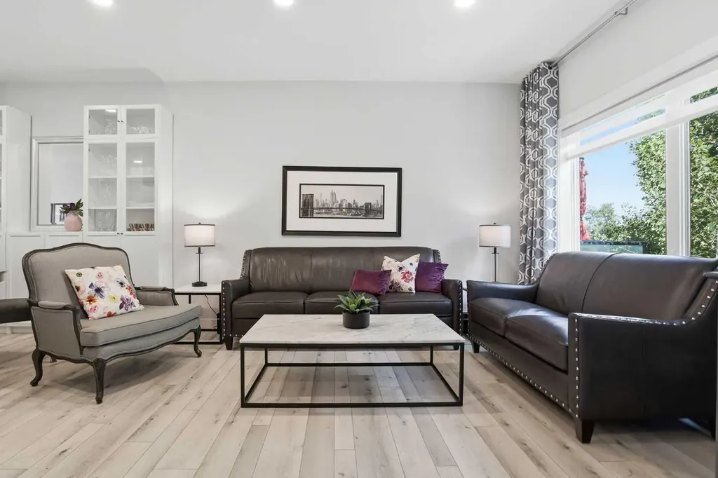 808 Greenbriar Common NW Calgary AB T3B6J2