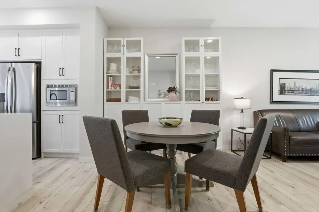 808 Greenbriar Common NW Calgary AB T3B6J2