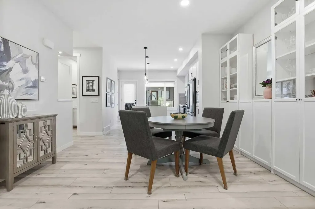 808 Greenbriar Common NW Calgary AB T3B6J2