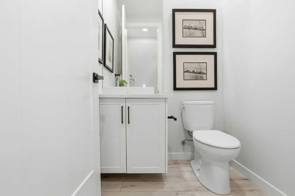 808 Greenbriar Common NW Calgary AB T3B6J2