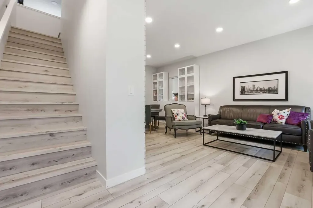 808 Greenbriar Common NW Calgary AB T3B6J2