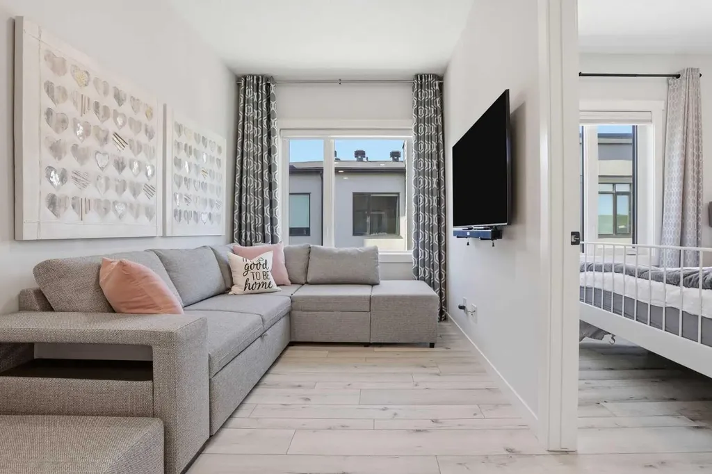 808 Greenbriar Common NW Calgary AB T3B6J2