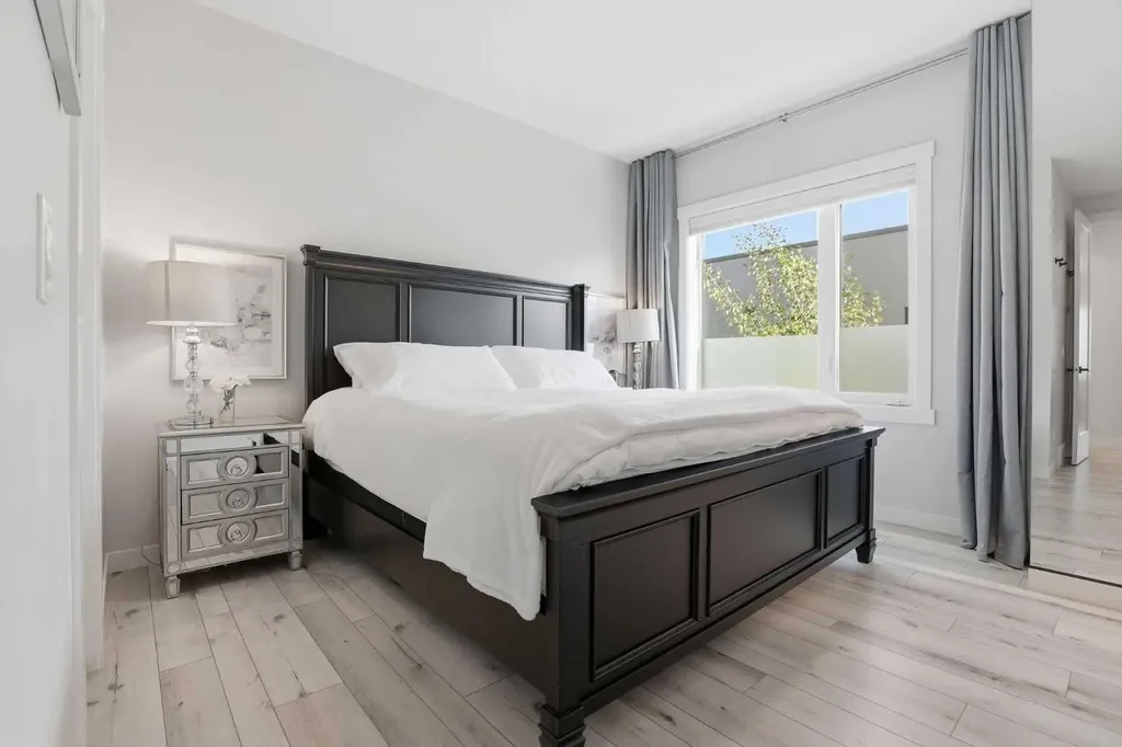 808 Greenbriar Common NW Calgary AB T3B6J2