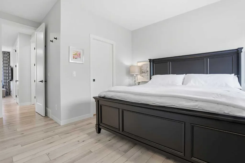 808 Greenbriar Common NW Calgary AB T3B6J2