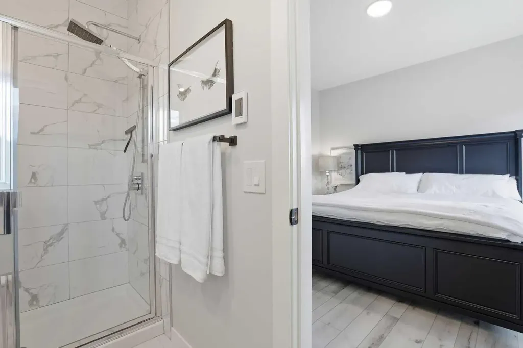 808 Greenbriar Common NW Calgary AB T3B6J2