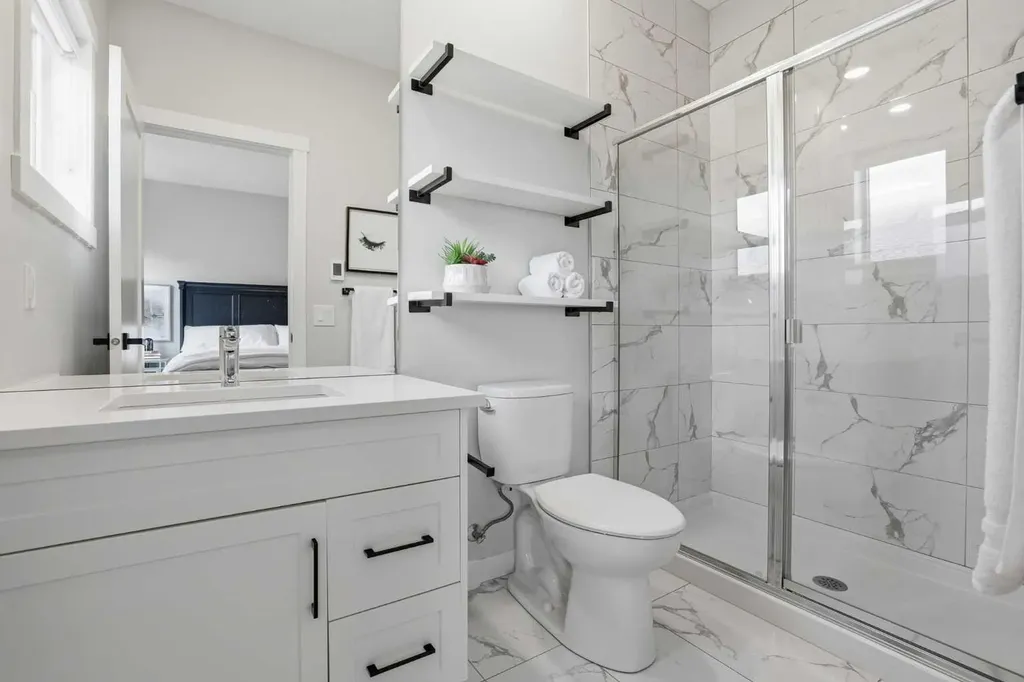 808 Greenbriar Common NW Calgary AB T3B6J2
