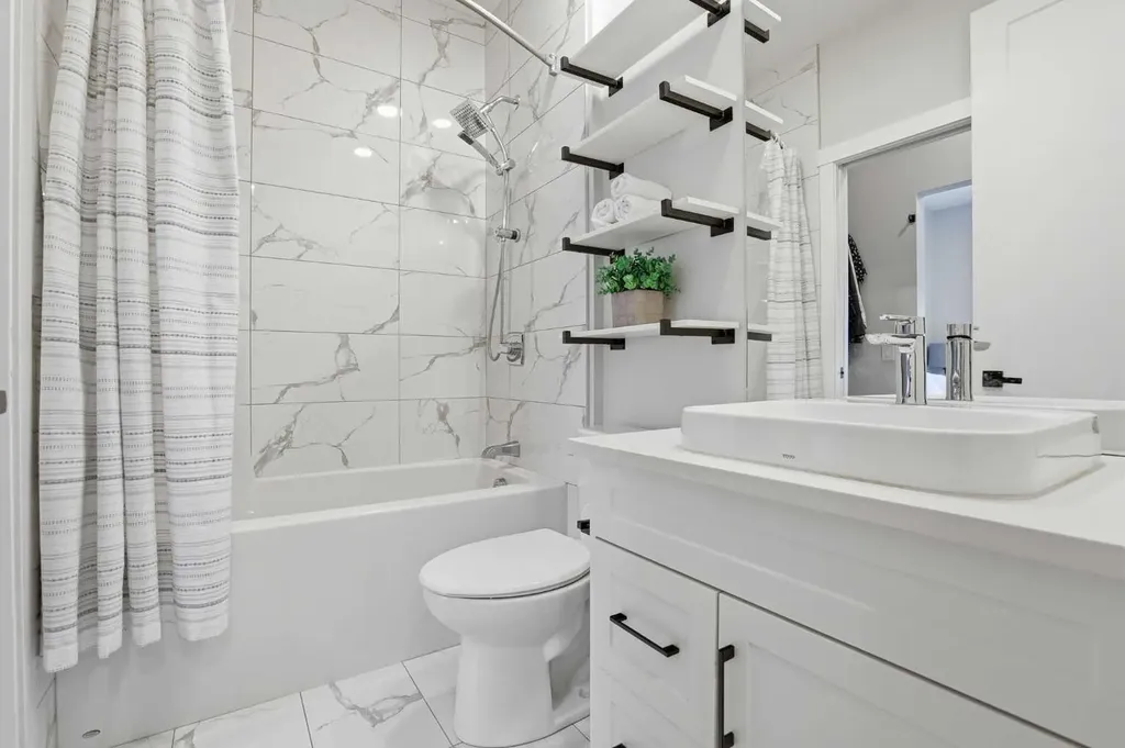 808 Greenbriar Common NW Calgary AB T3B6J2