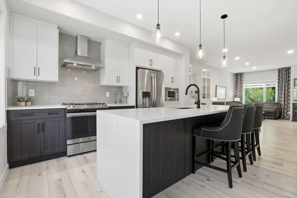 808 Greenbriar Common NW Calgary AB T3B6J2