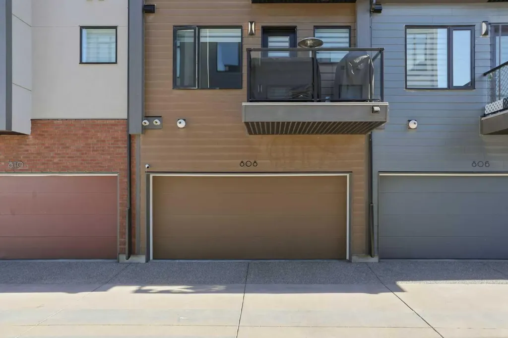 808 Greenbriar Common NW Calgary AB T3B6J2