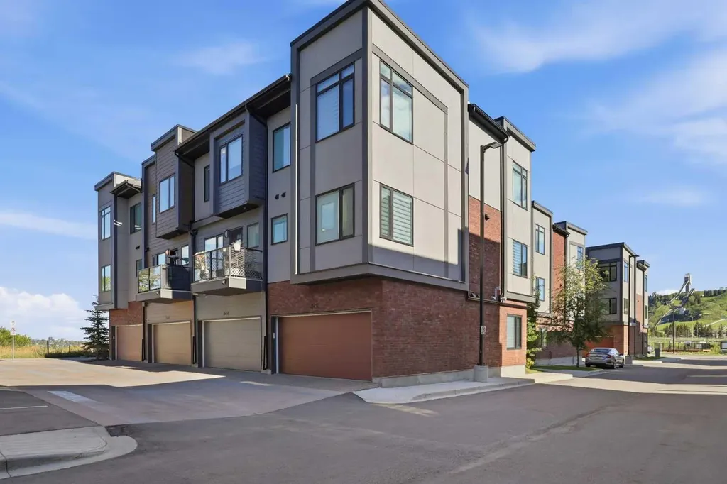 808 Greenbriar Common NW Calgary AB T3B6J2