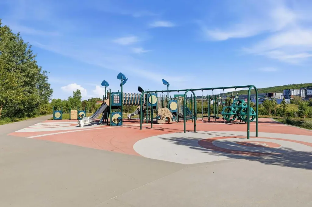 808 Greenbriar Common NW Calgary AB T3B6J2