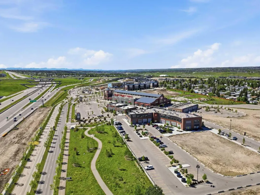 808 Greenbriar Common NW Calgary AB T3B6J2