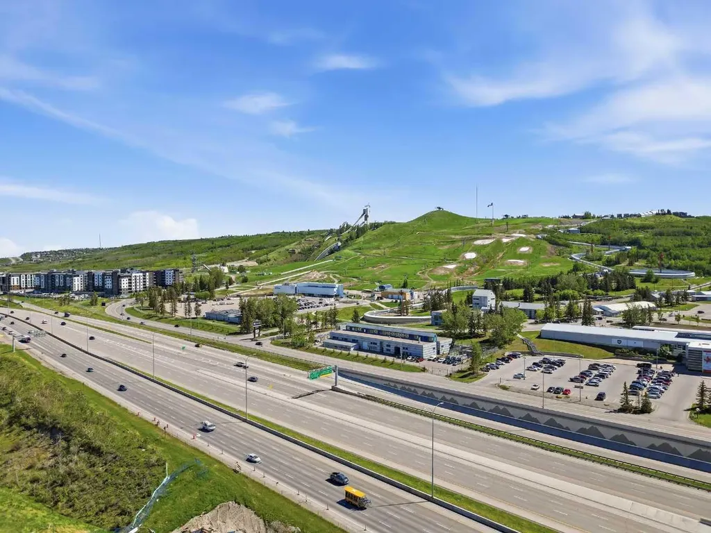 808 Greenbriar Common NW Calgary AB T3B6J2