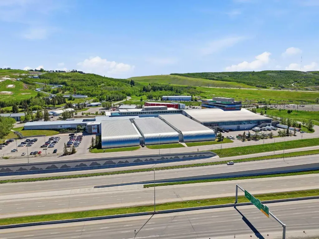 808 Greenbriar Common NW Calgary AB T3B6J2