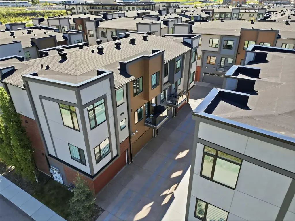 808 Greenbriar Common NW Calgary AB T3B6J2