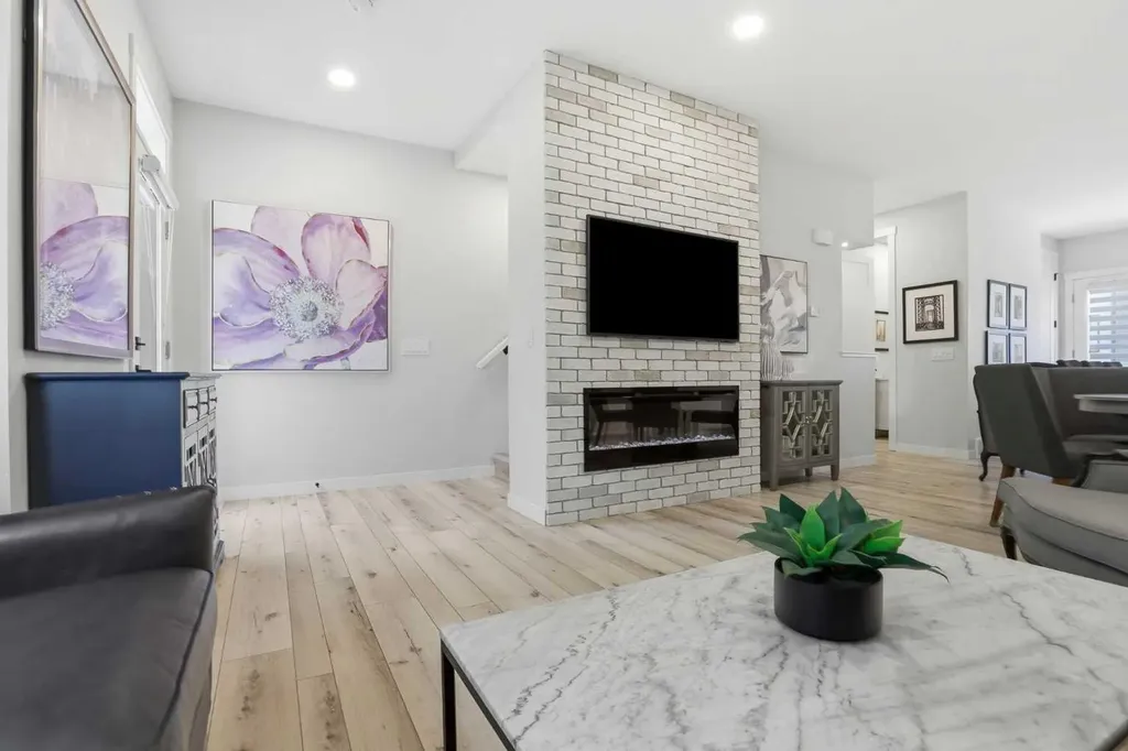 808 Greenbriar Common NW Calgary AB T3B6J2