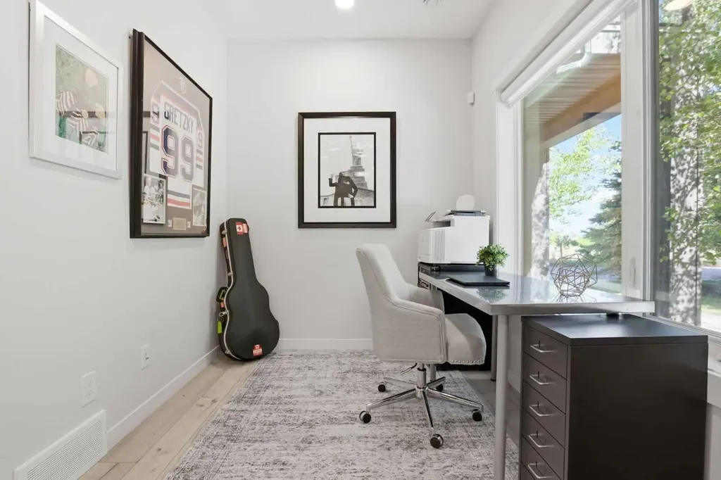 808 Greenbriar Common NW Calgary AB T3B6J2