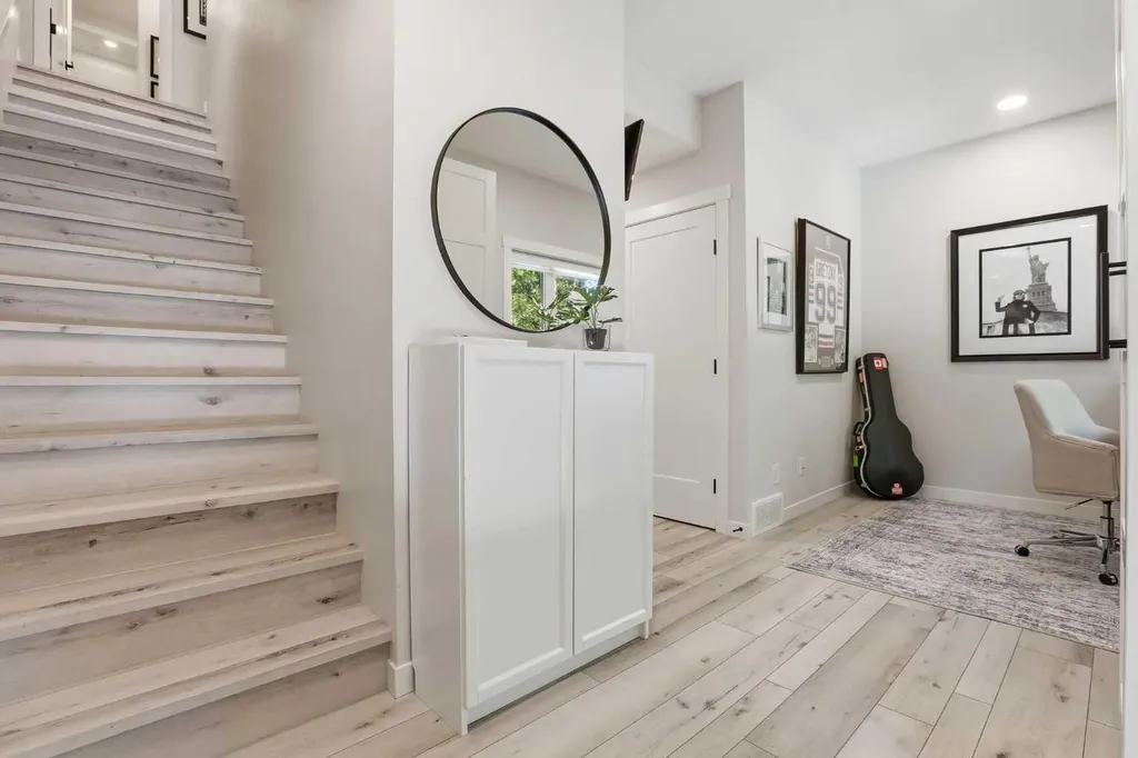 808 Greenbriar Common NW Calgary AB T3B6J2