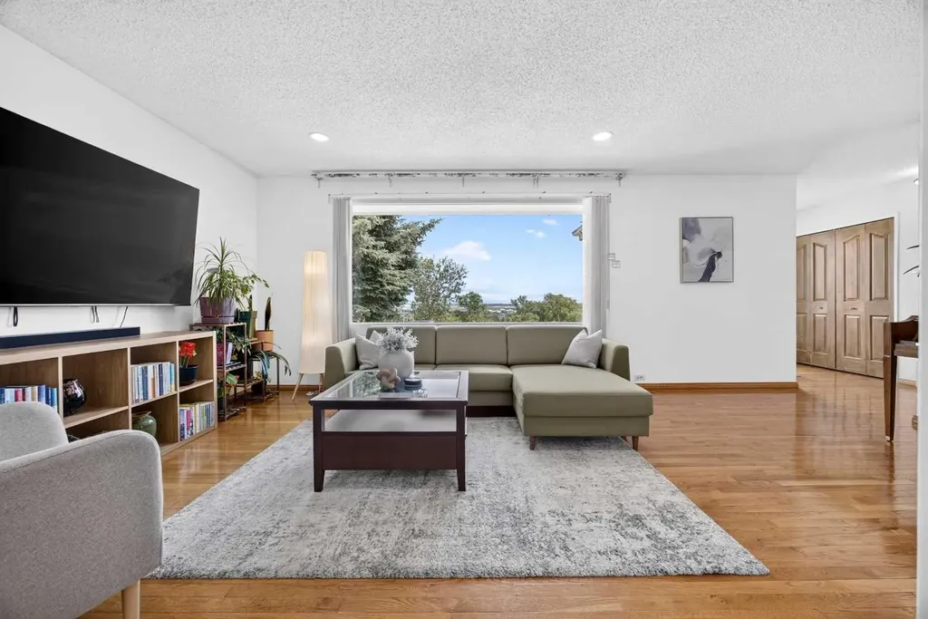 7035 Huntercrest Road NW Calgary AB T2K 4J9