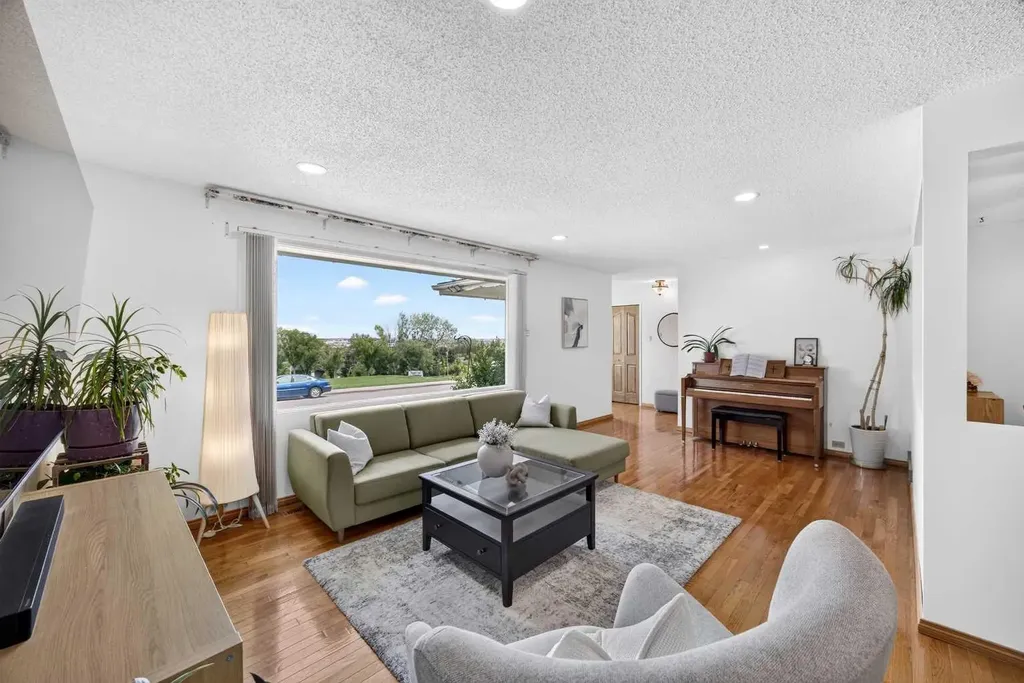 7035 Huntercrest Road NW Calgary AB T2K 4J9