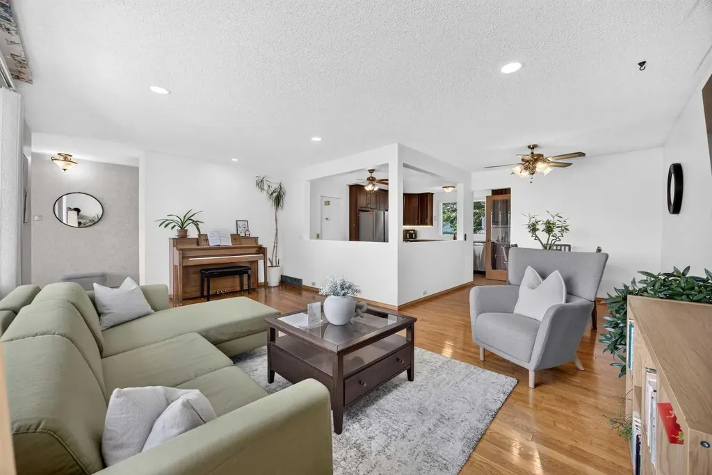 7035 Huntercrest Road NW Calgary AB T2K 4J9