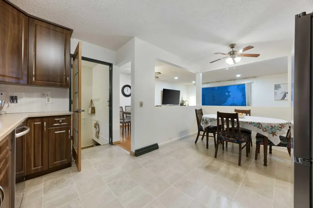 7035 Huntercrest Road NW Calgary AB T2K 4J9