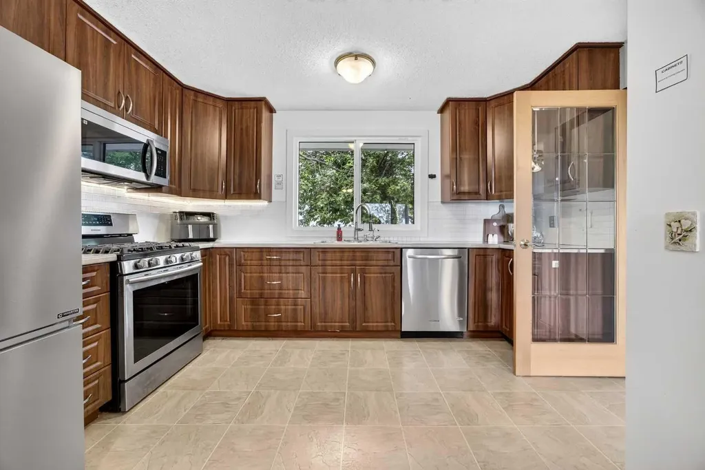 7035 Huntercrest Road NW Calgary AB T2K 4J9