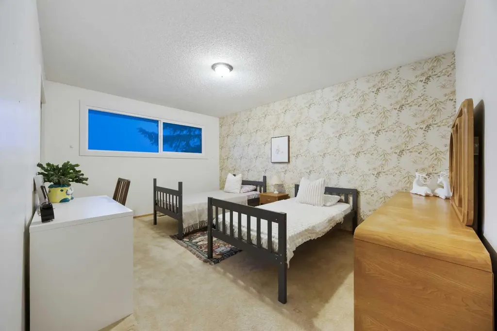 7035 Huntercrest Road NW Calgary AB T2K 4J9