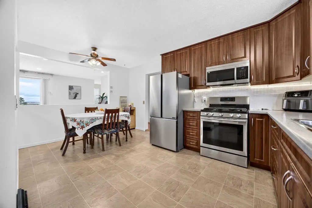 7035 Huntercrest Road NW Calgary AB T2K 4J9