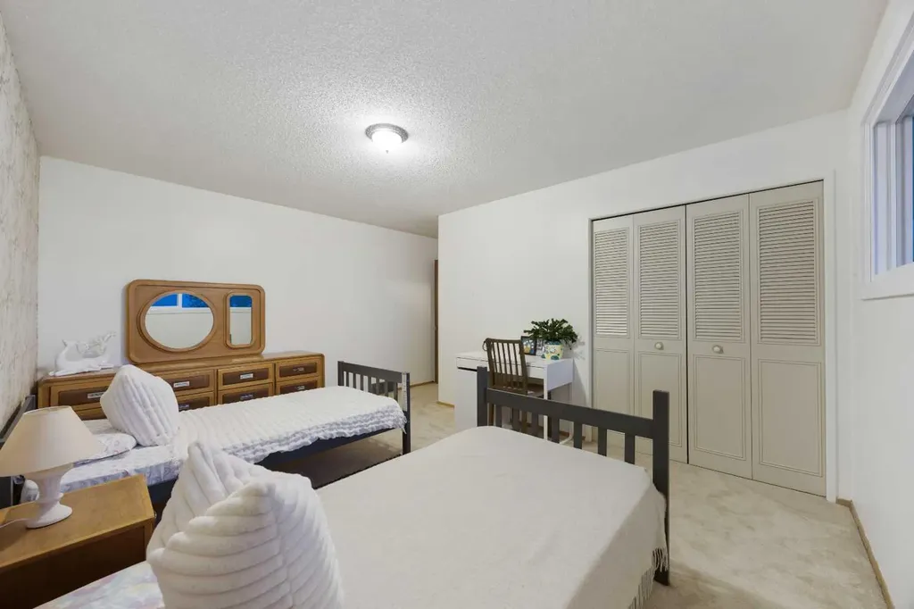 7035 Huntercrest Road NW Calgary AB T2K 4J9