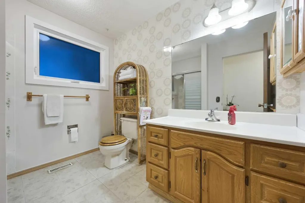 7035 Huntercrest Road NW Calgary AB T2K 4J9