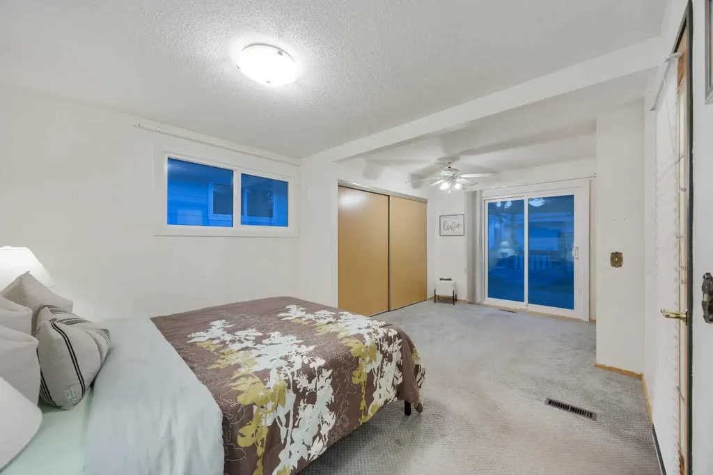 7035 Huntercrest Road NW Calgary AB T2K 4J9