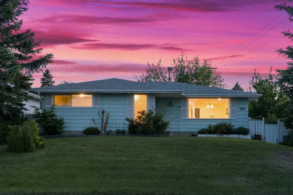 7035 Huntercrest Road NW Calgary AB T2K 4J9