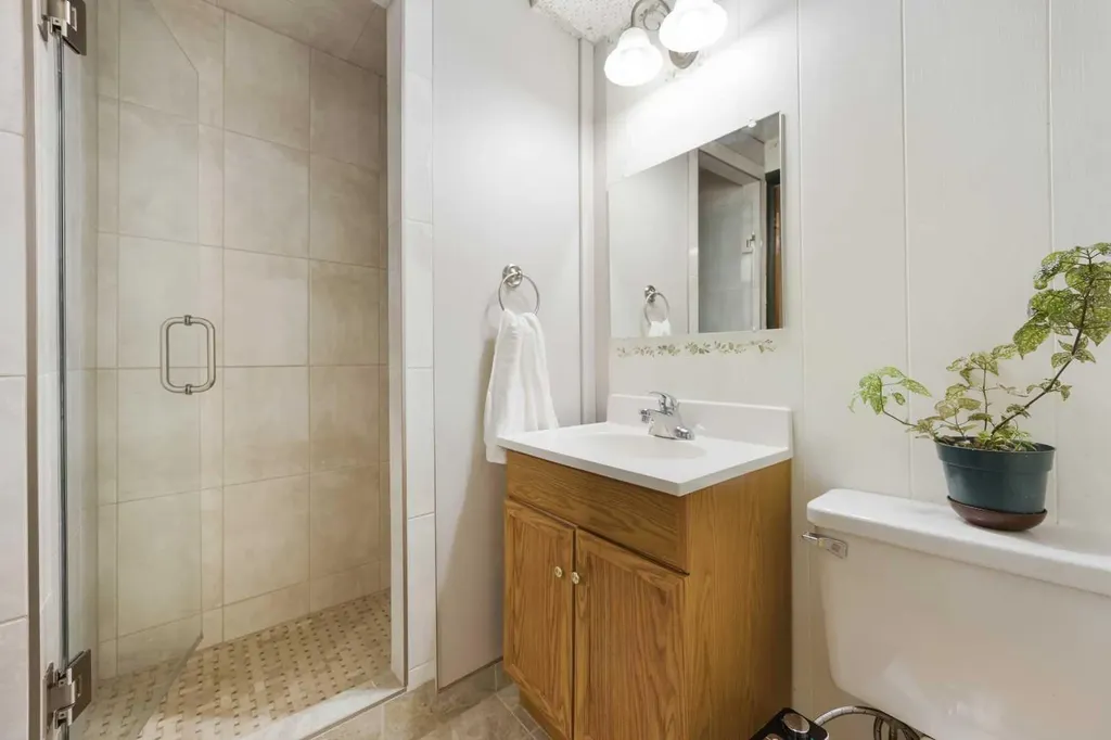 7035 Huntercrest Road NW Calgary AB T2K 4J9