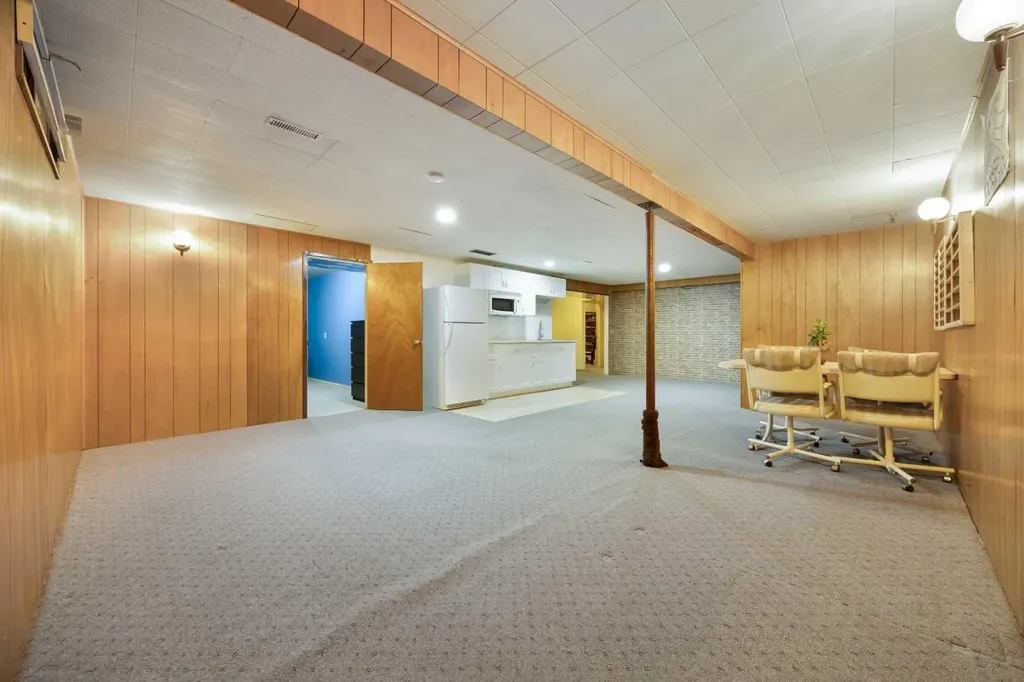 7035 Huntercrest Road NW Calgary AB T2K 4J9