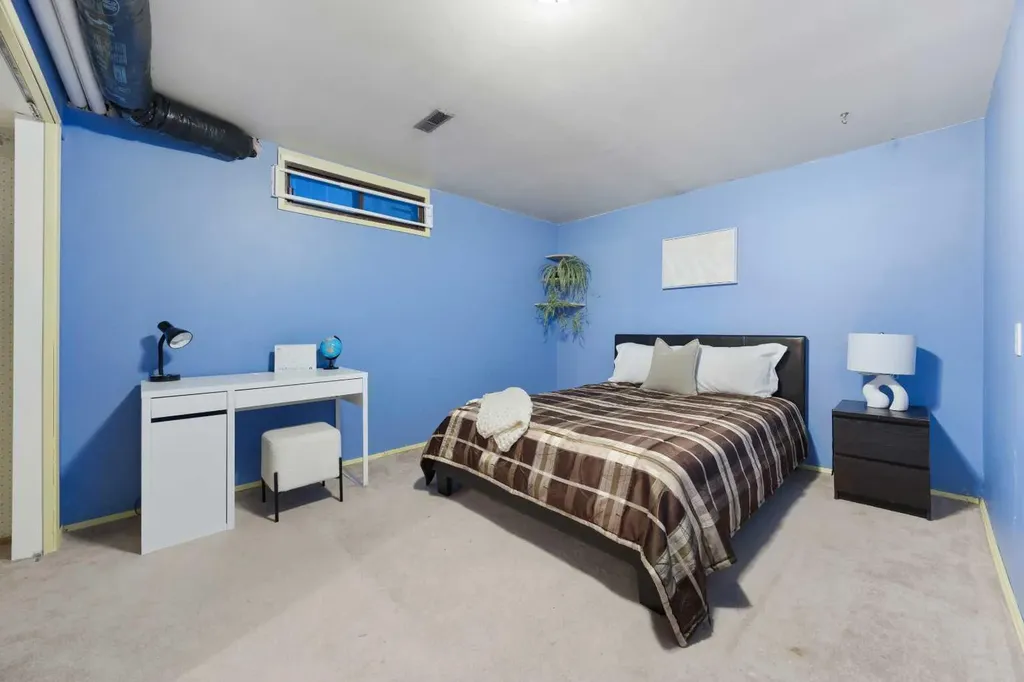 7035 Huntercrest Road NW Calgary AB T2K 4J9