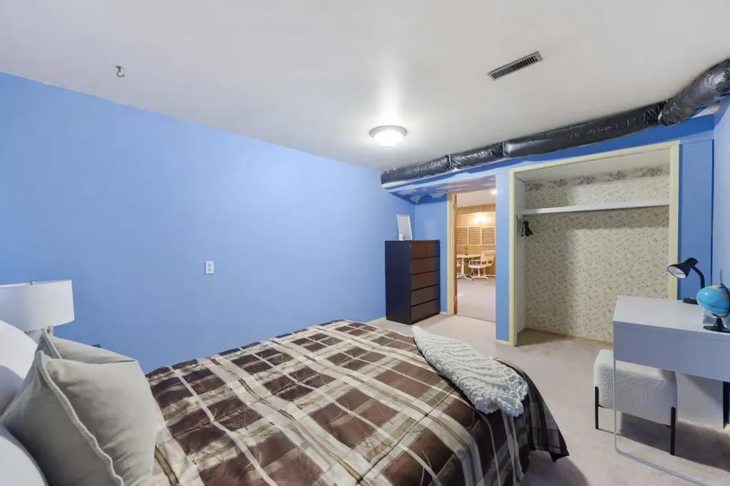7035 Huntercrest Road NW Calgary AB T2K 4J9
