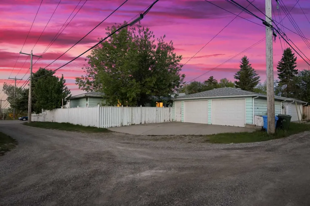7035 Huntercrest Road NW Calgary AB T2K 4J9