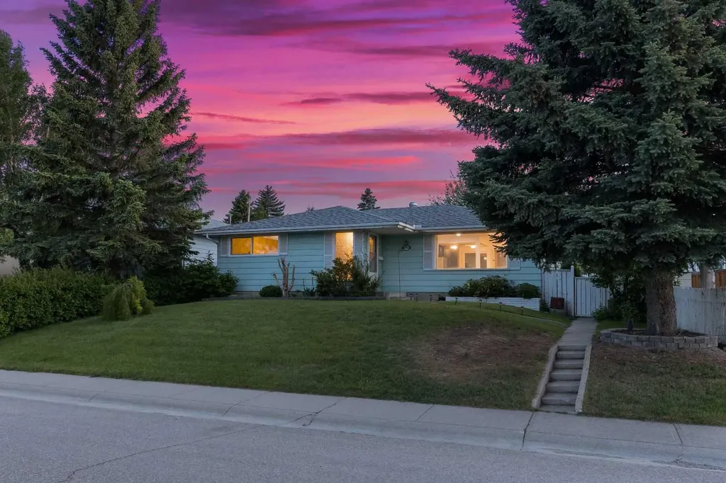 7035 Huntercrest Road NW Calgary AB T2K 4J9