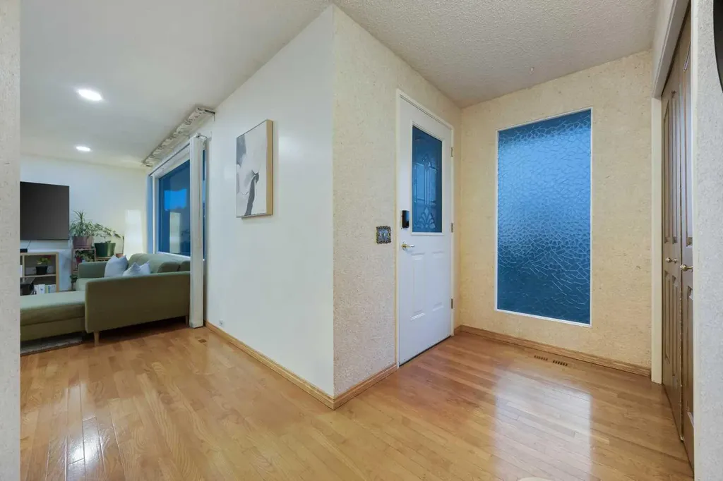 7035 Huntercrest Road NW Calgary AB T2K 4J9