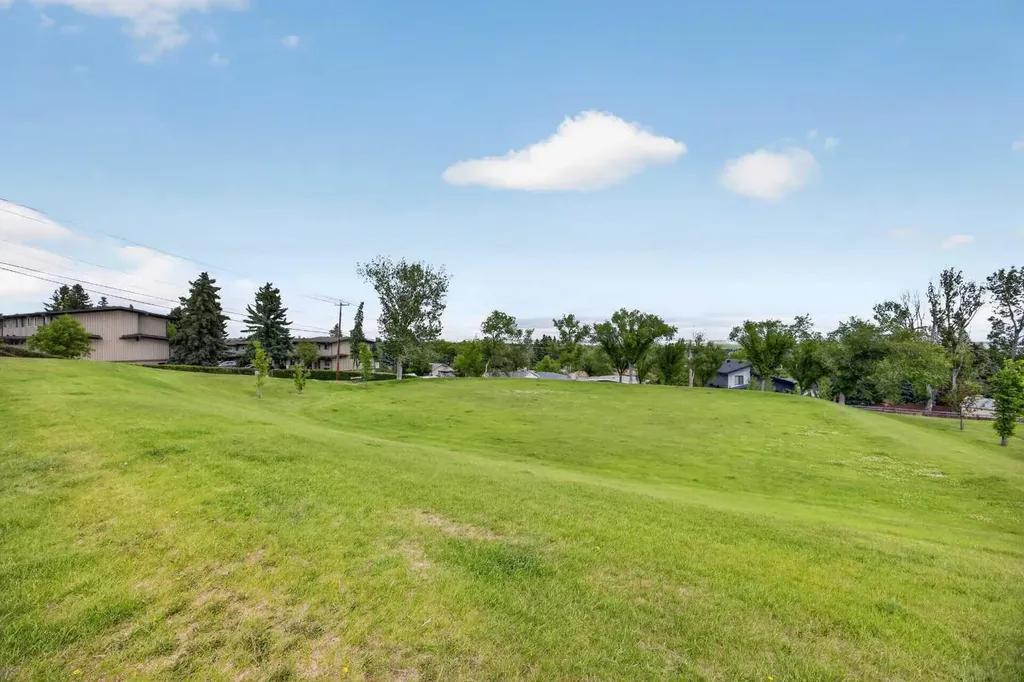 7035 Huntercrest Road NW Calgary AB T2K 4J9