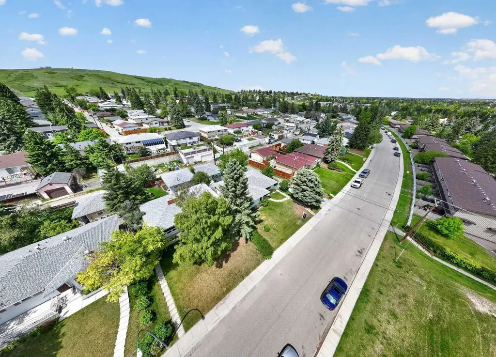 7035 Huntercrest Road NW Calgary AB T2K 4J9