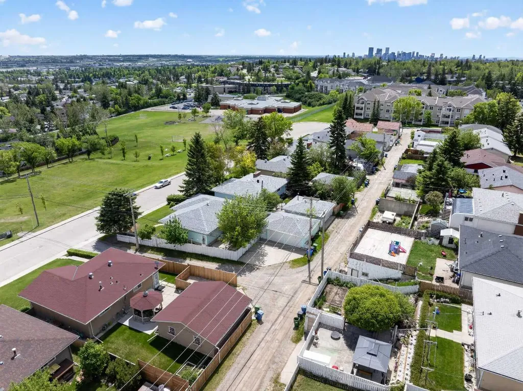 7035 Huntercrest Road NW Calgary AB T2K 4J9